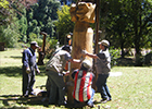 Instalando la 'Flor de Valdivia', Parque Saval.